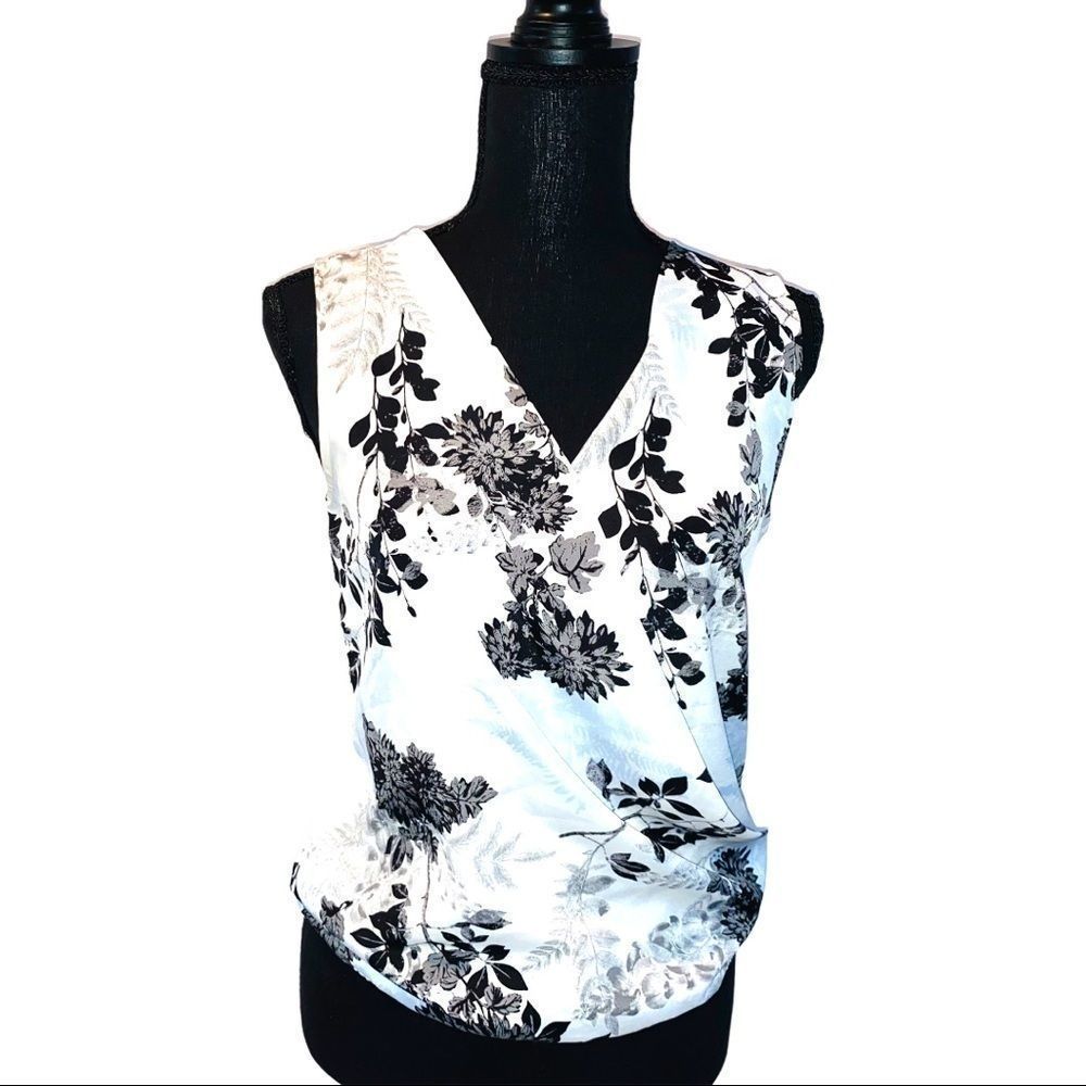 Ann Taylor white faux wrap floral SL top SZ small